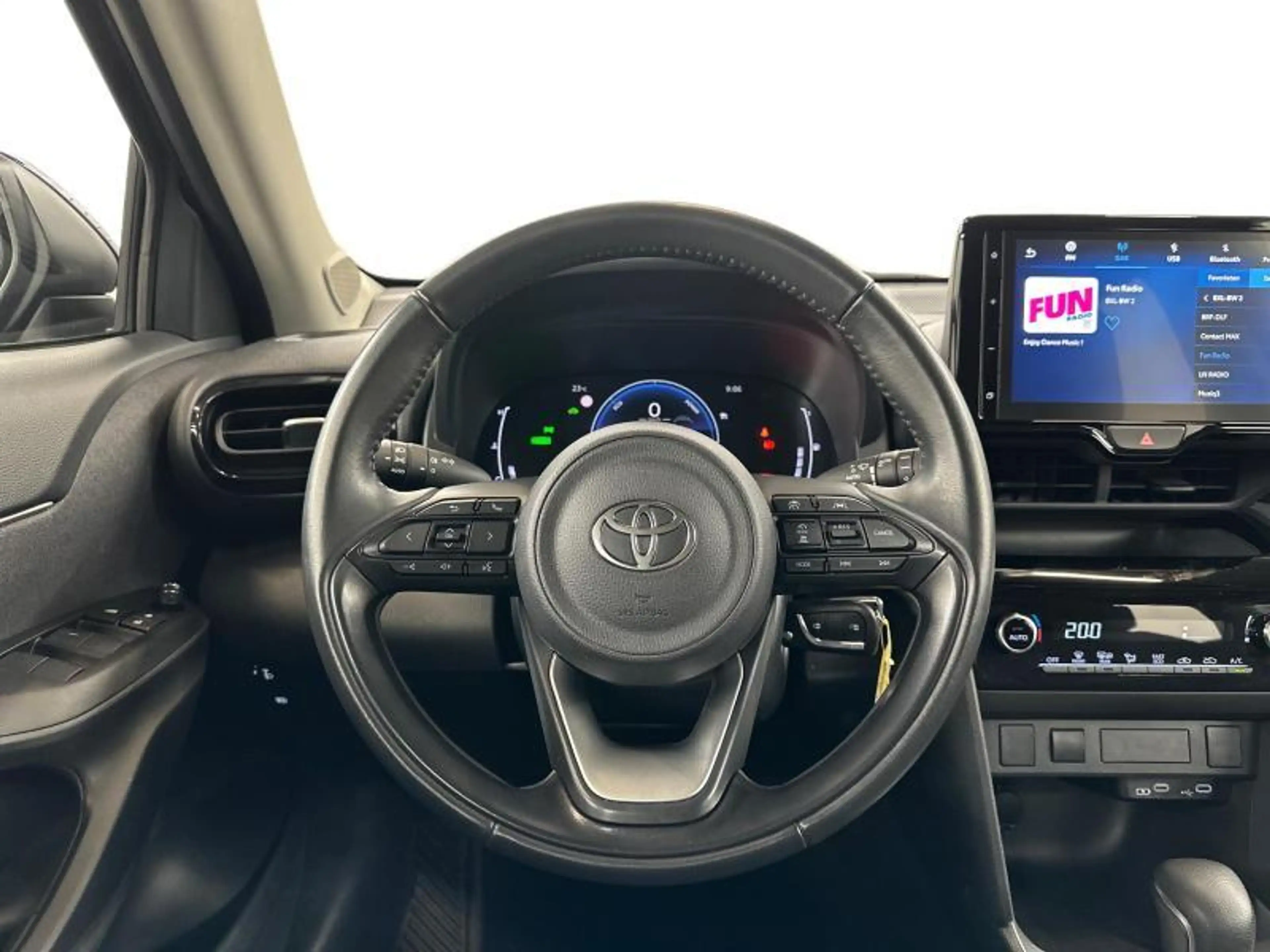 Toyota Yaris Cross 116hp HEV Dynamic | carplay | camera — photo 10