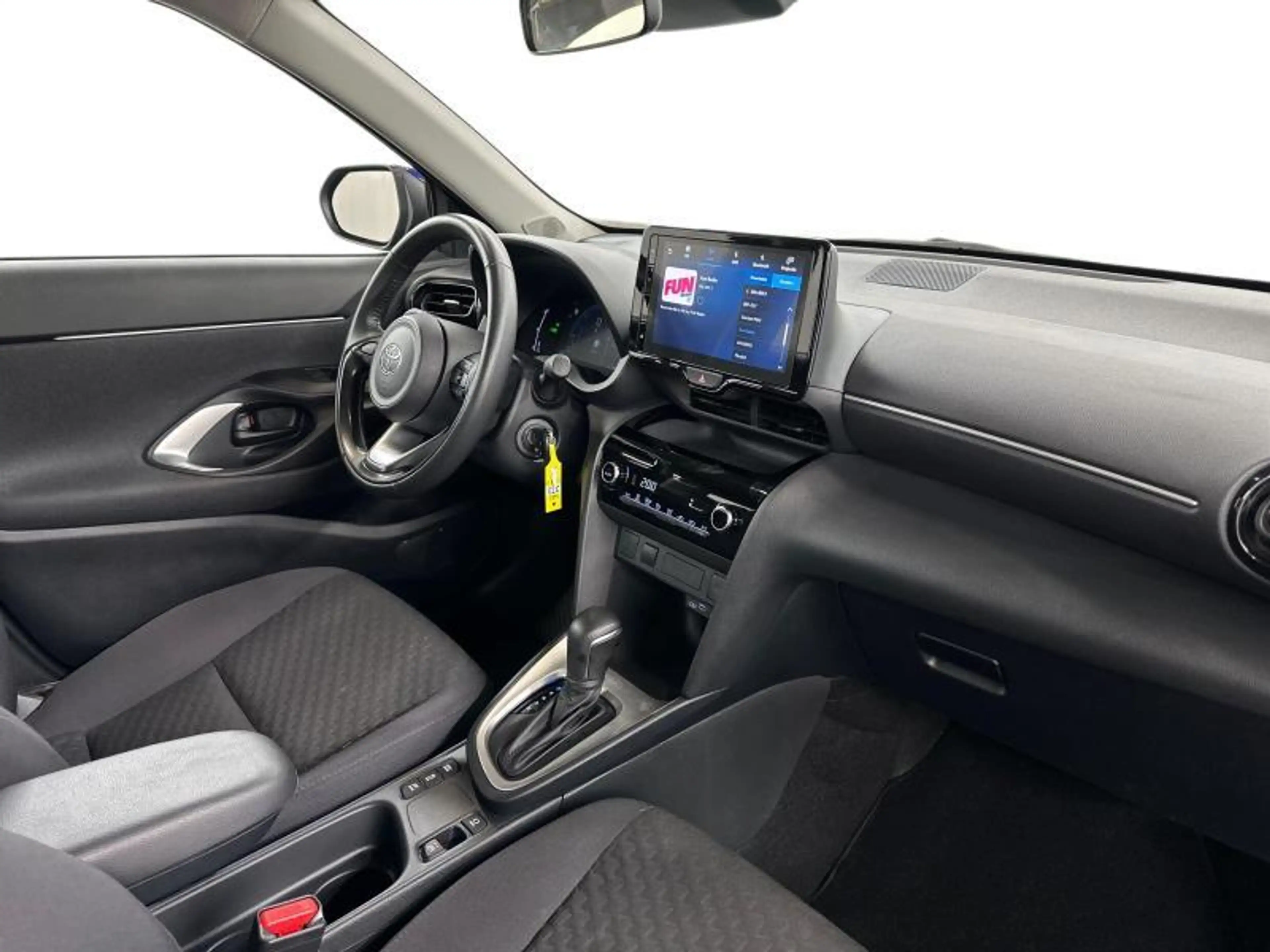 Toyota Yaris Cross 116hp HEV Dynamic | carplay | camera — photo 8