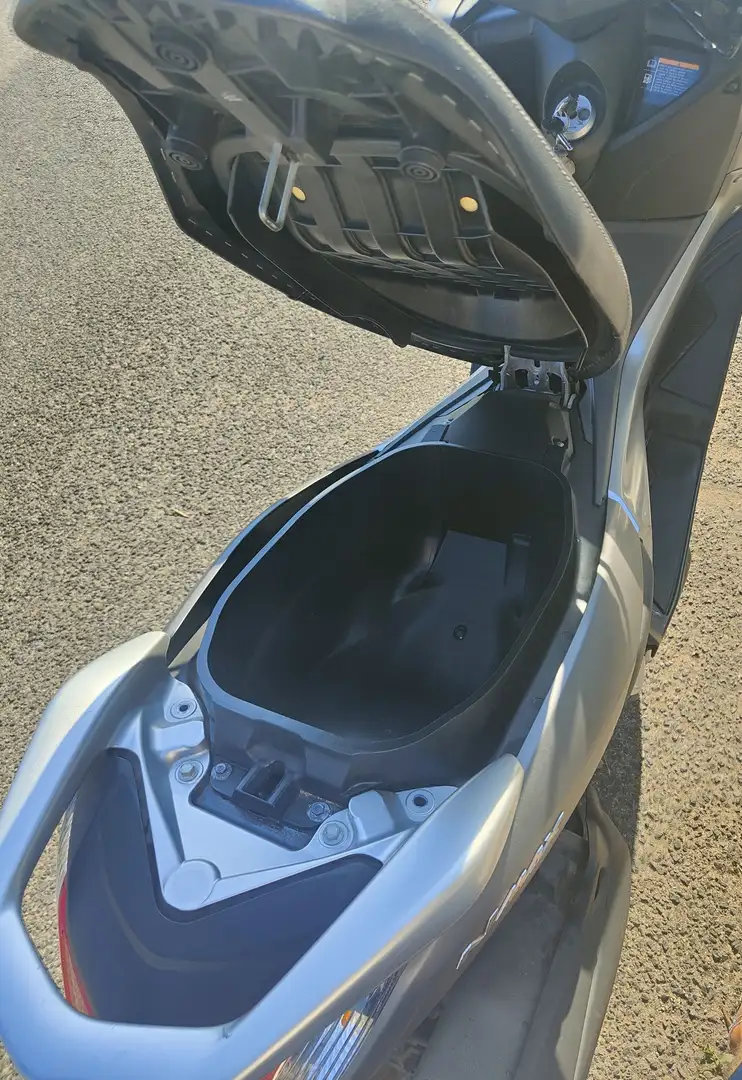 Yamaha NMAX Silver - 2