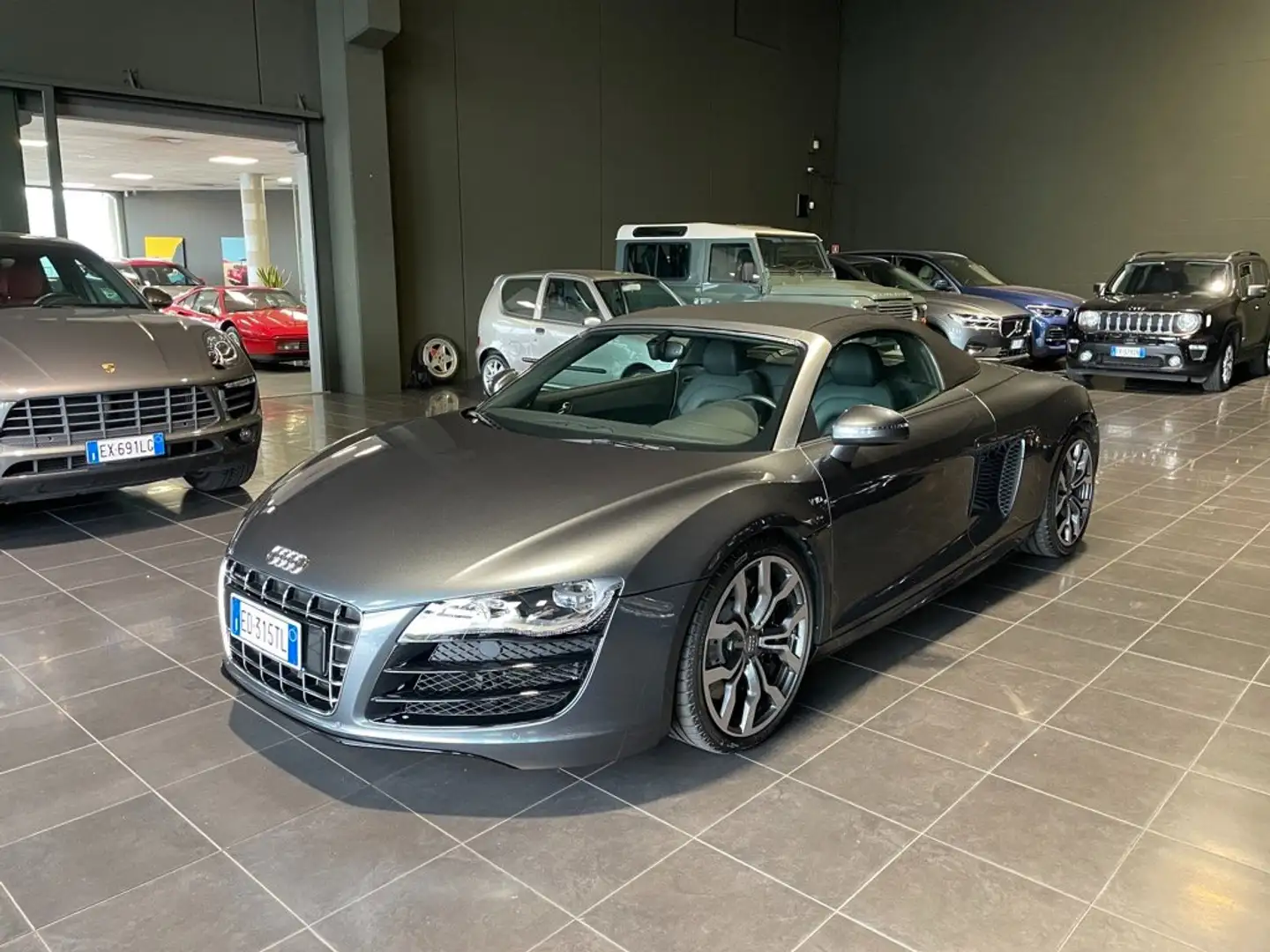 Audi R8 Spyder 5.2 V10 quattro r-tronic 1 OWNER SOLO KM37K Gris - 1