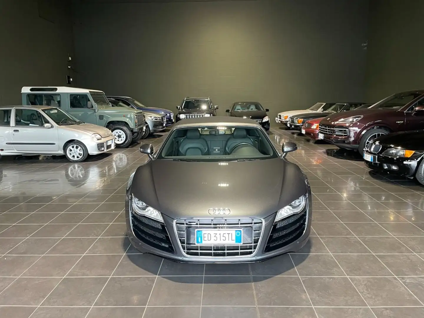 Audi R8 Spyder 5.2 V10 quattro r-tronic 1 OWNER SOLO KM37K Gris - 2
