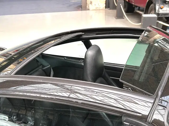 Porsche 911 view 10
