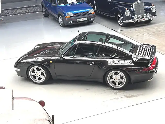 Porsche 911 view 7