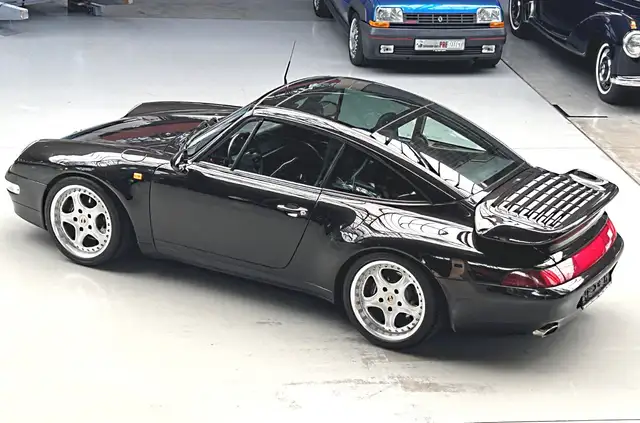 Porsche 911 view 5