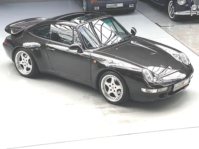 Porsche 911 view 13
