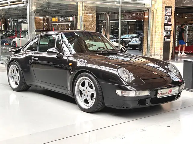 Porsche 911 view 2