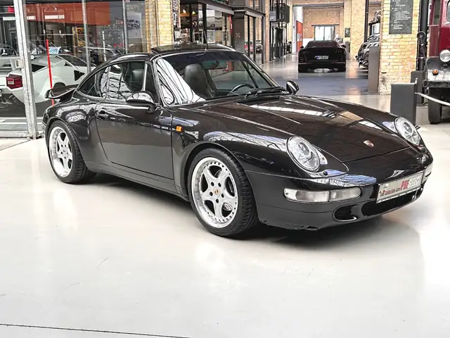 Porsche 911 view 11