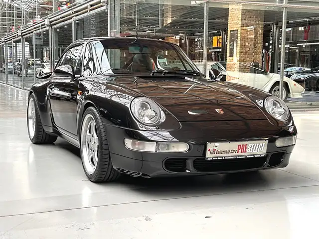 Porsche 911 view 4