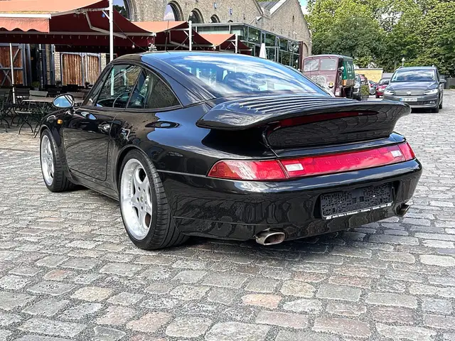 Porsche 911 view 15