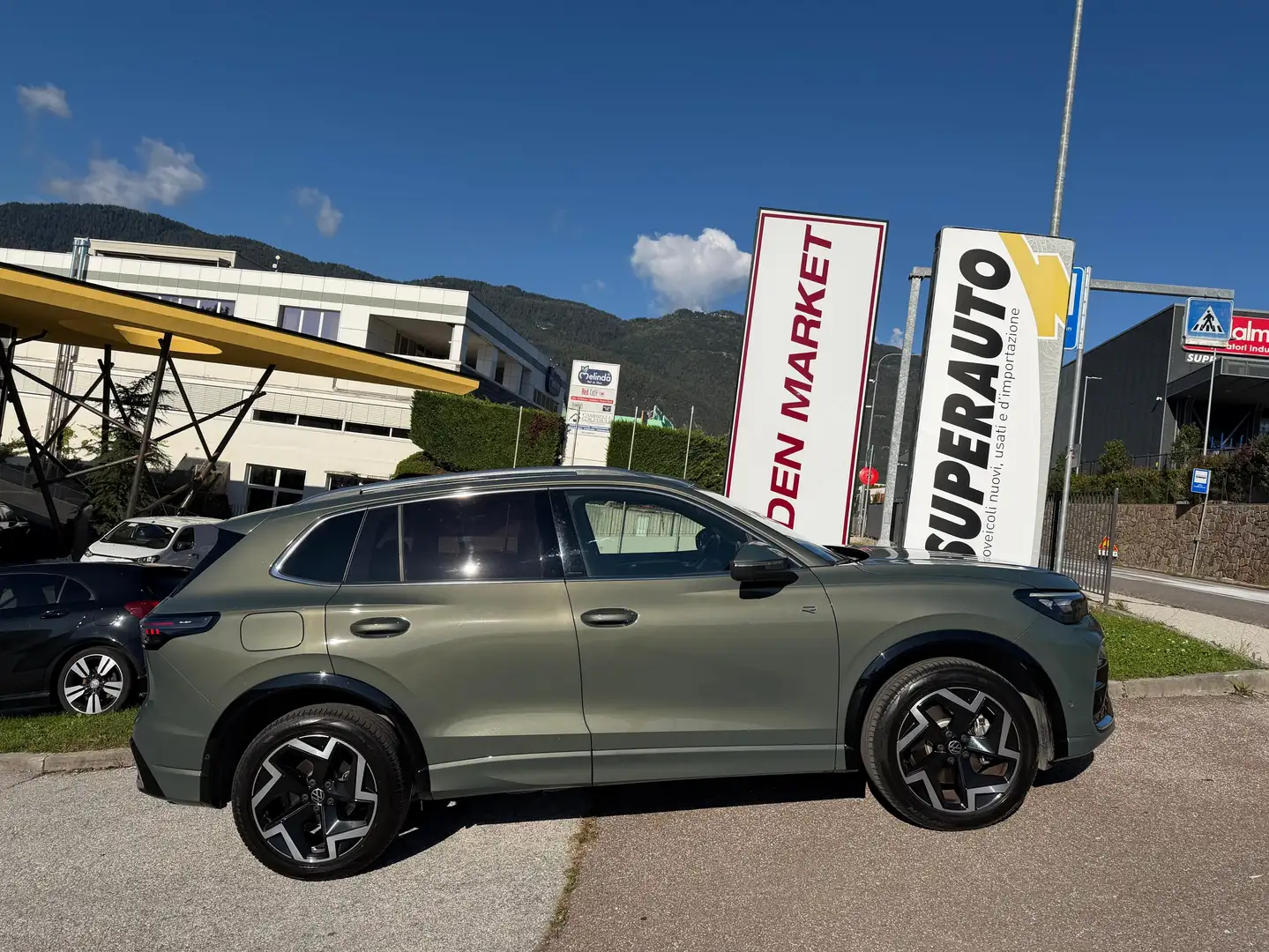 Volkswagen Tiguan Tiguan III 2024 2.0 tdi R-Line 150cv dsg Verde - 1