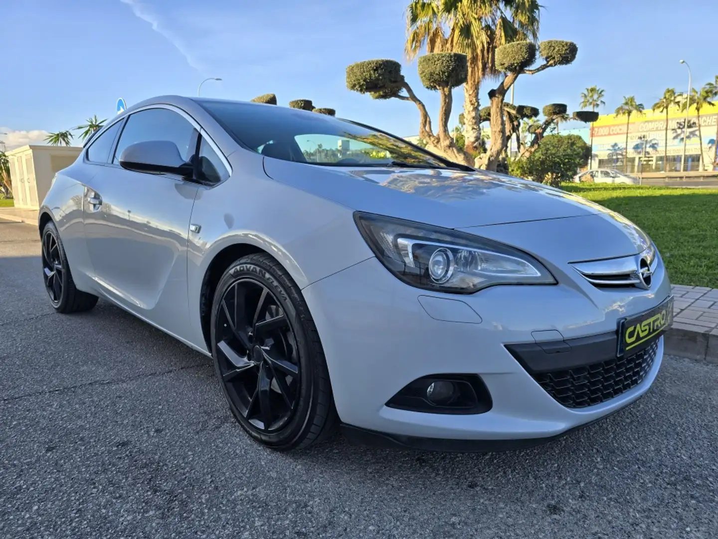 Opel Astra GTC 2.0CDTi S/S Sportive Gris - 1