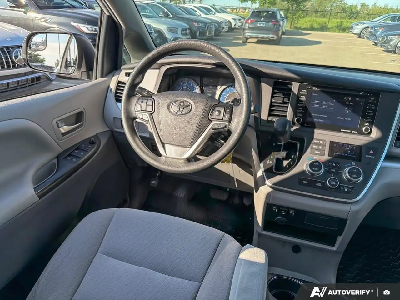 Toyota Sienna снимка Toyota Sienna