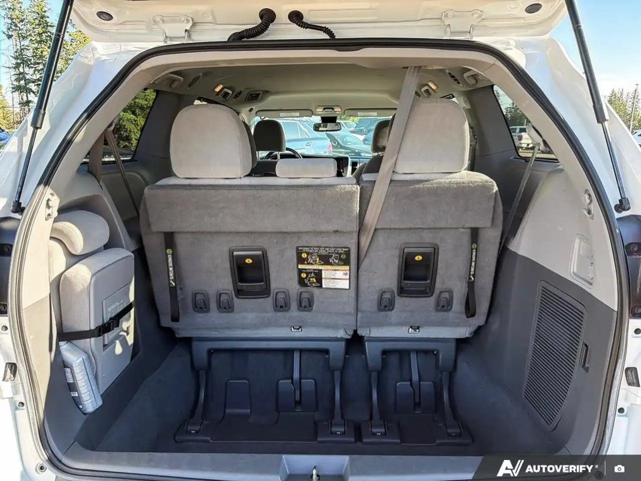 Toyota Sienna снимка Toyota Sienna