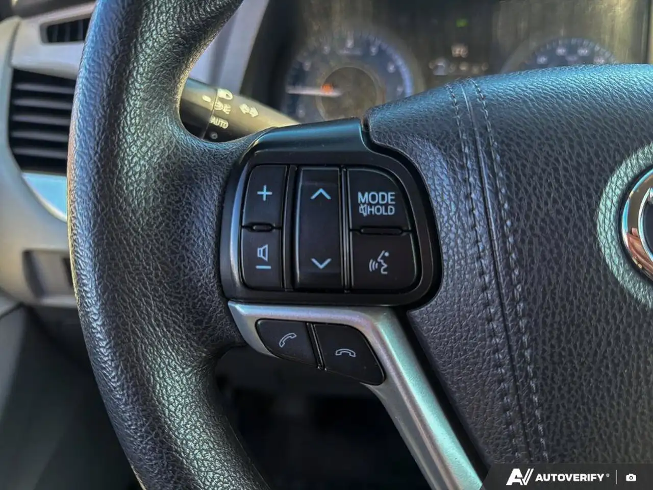 Toyota Sienna снимка Toyota Sienna