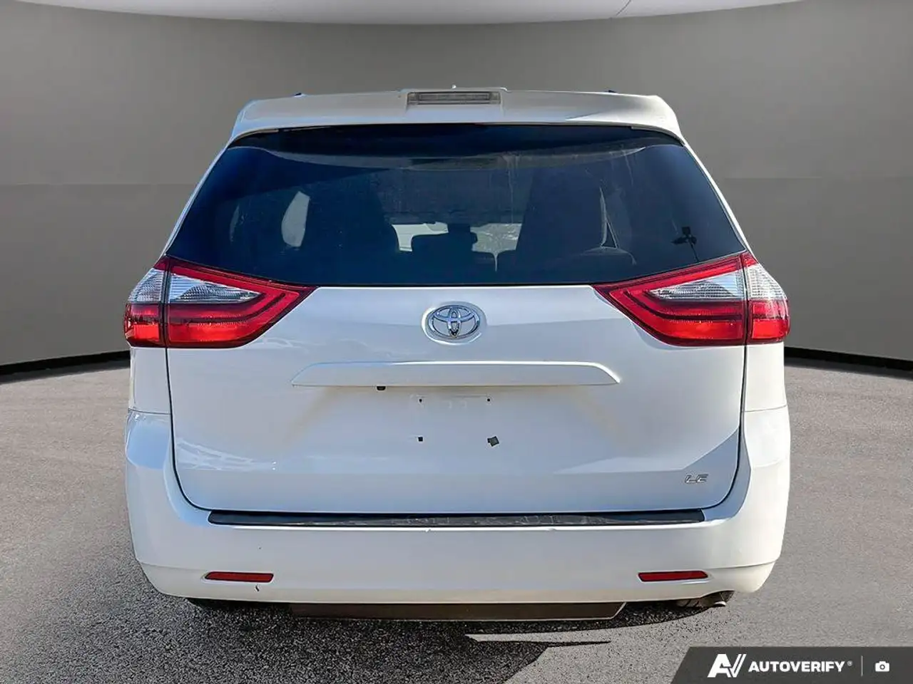 Toyota Sienna снимка Toyota Sienna