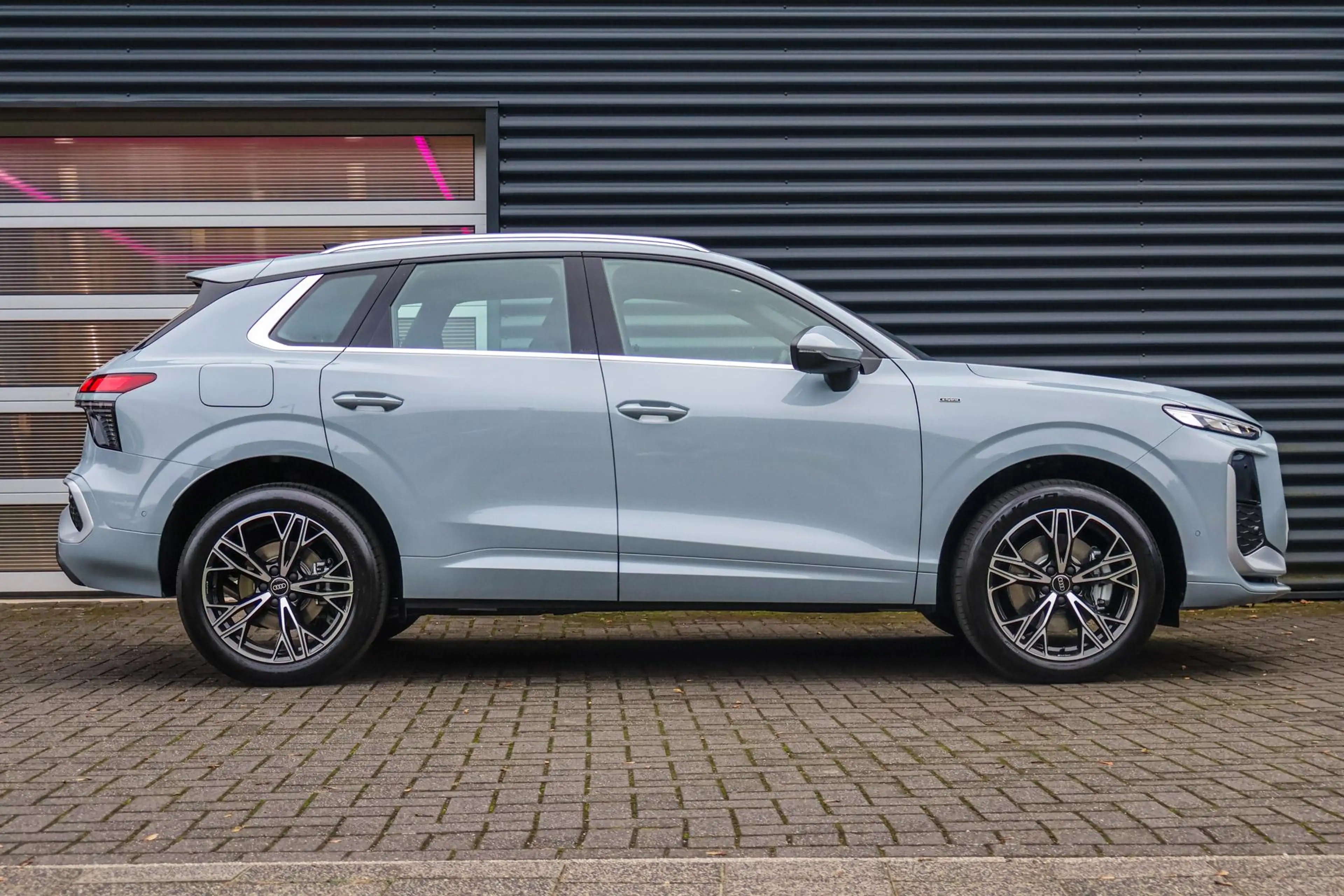 Audi Q3 1.5 e-hybrid 272pk S edition | Trekhaak | 19" Velg — photo 3