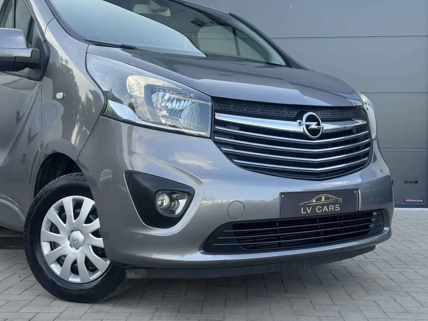 Opel Vivaro 1.6 CDTI BiTurbo / 2016 / 109 000km / Grijs - 2