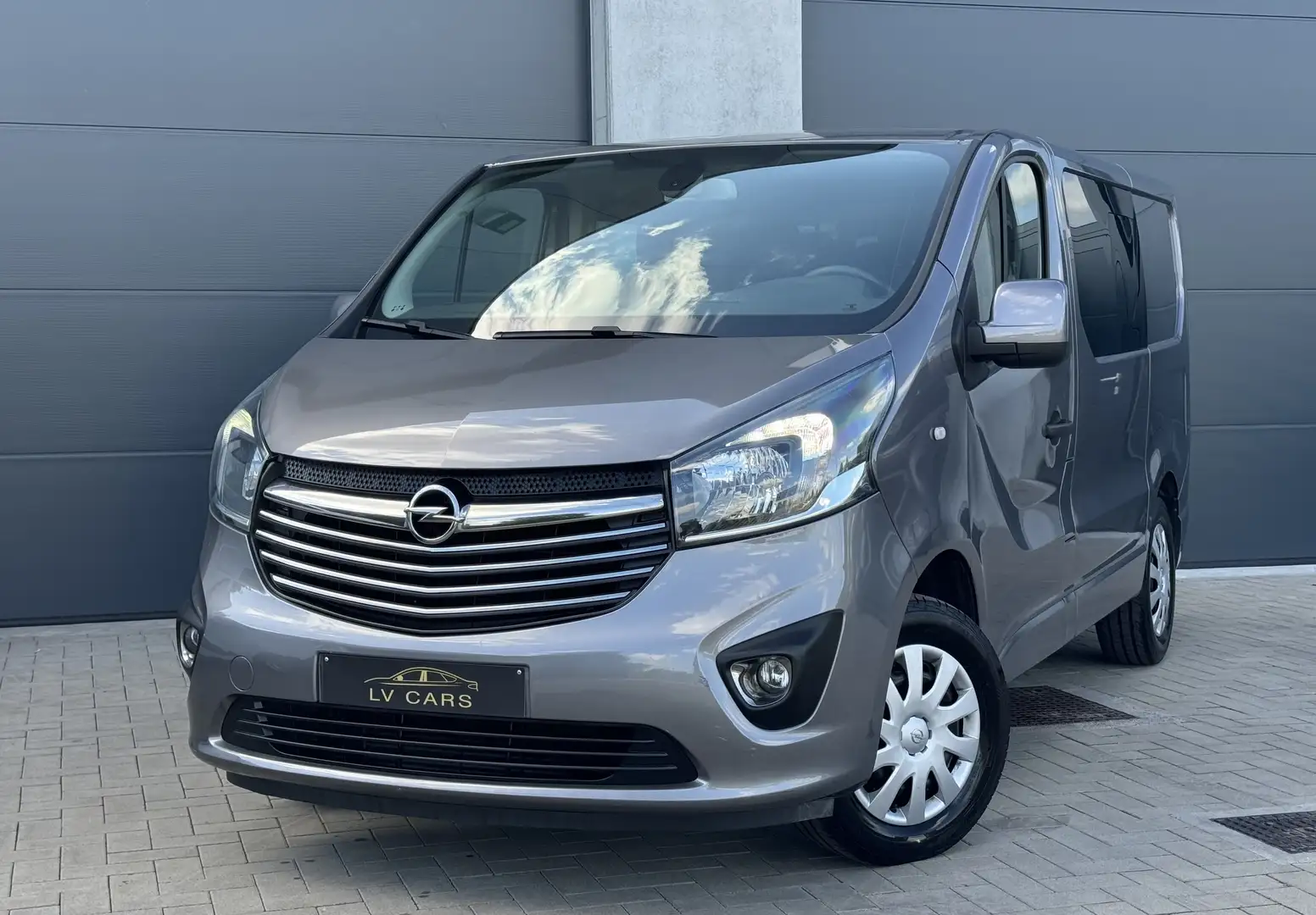 Opel Vivaro 1.6 CDTI BiTurbo / 2016 / 109 000km / Grijs - 1