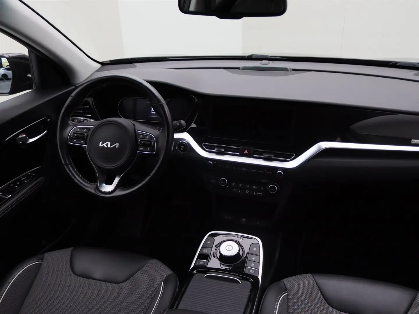 Kia e-Niro 64kWh Edition 204pk 100% SoH [ ACC+CARPLAY+STOEL/S Zwart - 2