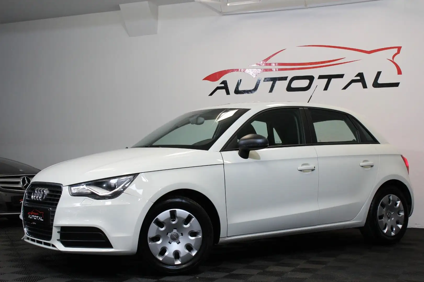 Audi A1 * Sportback*attraction*1.Hand*PDC*Automatik* Weiß - 2