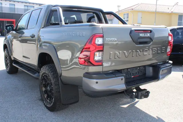 Toyota Hilux Invincible 4WD 2,8 D-4D Aut. Ansicht 4