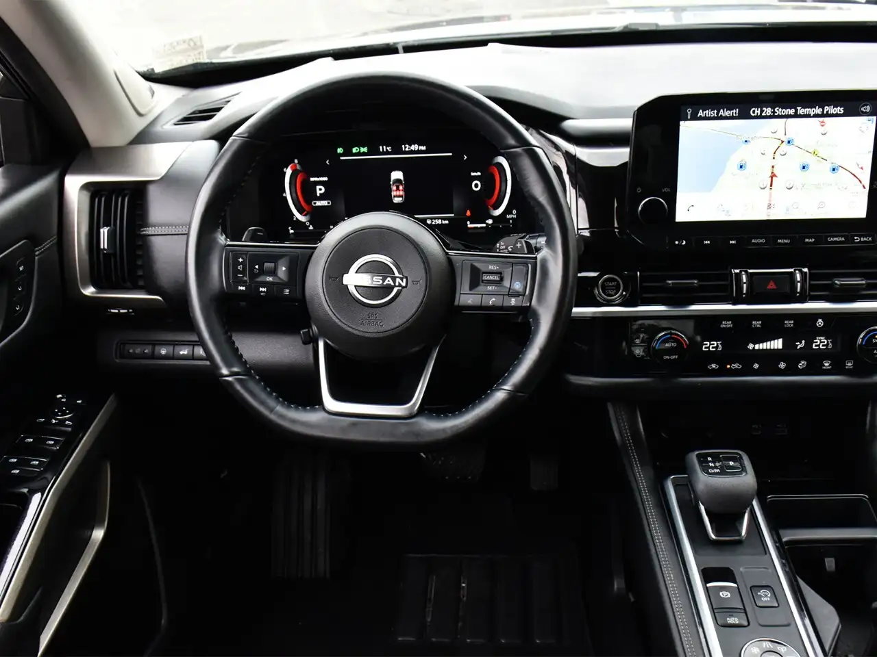 Nissan Pathfinder снимка Nissan Pathfinder