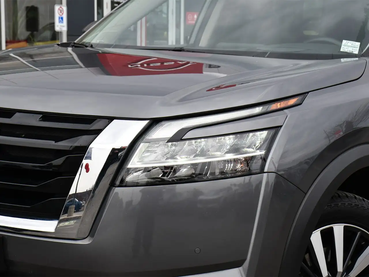 Nissan Pathfinder снимка Nissan Pathfinder