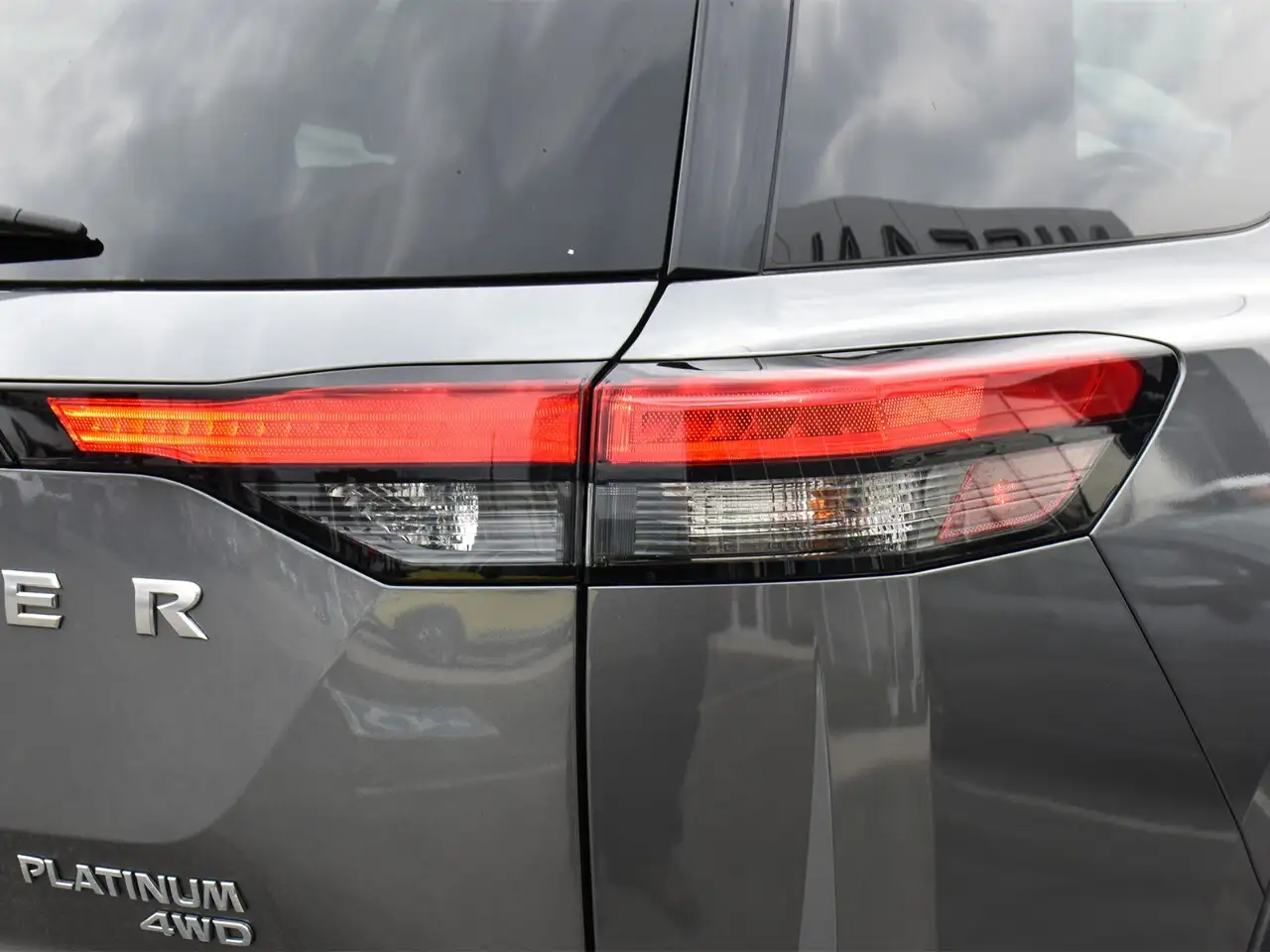 Nissan Pathfinder снимка Nissan Pathfinder