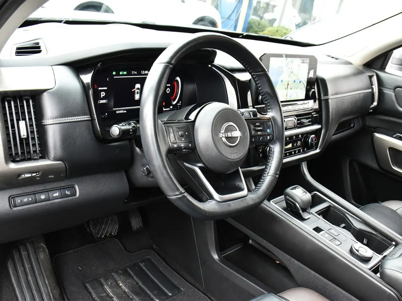 Nissan Pathfinder снимка Nissan Pathfinder