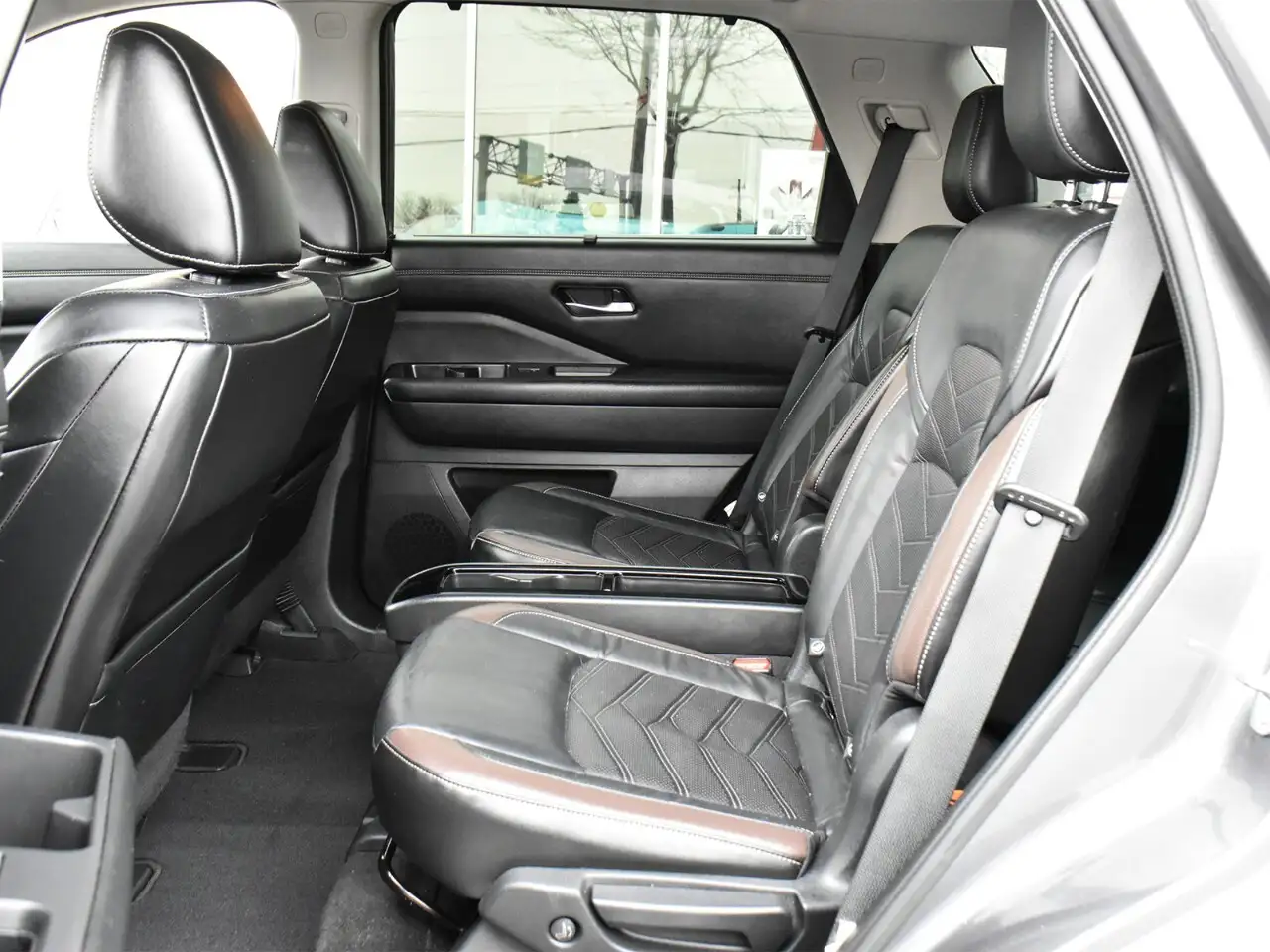 Nissan Pathfinder снимка Nissan Pathfinder