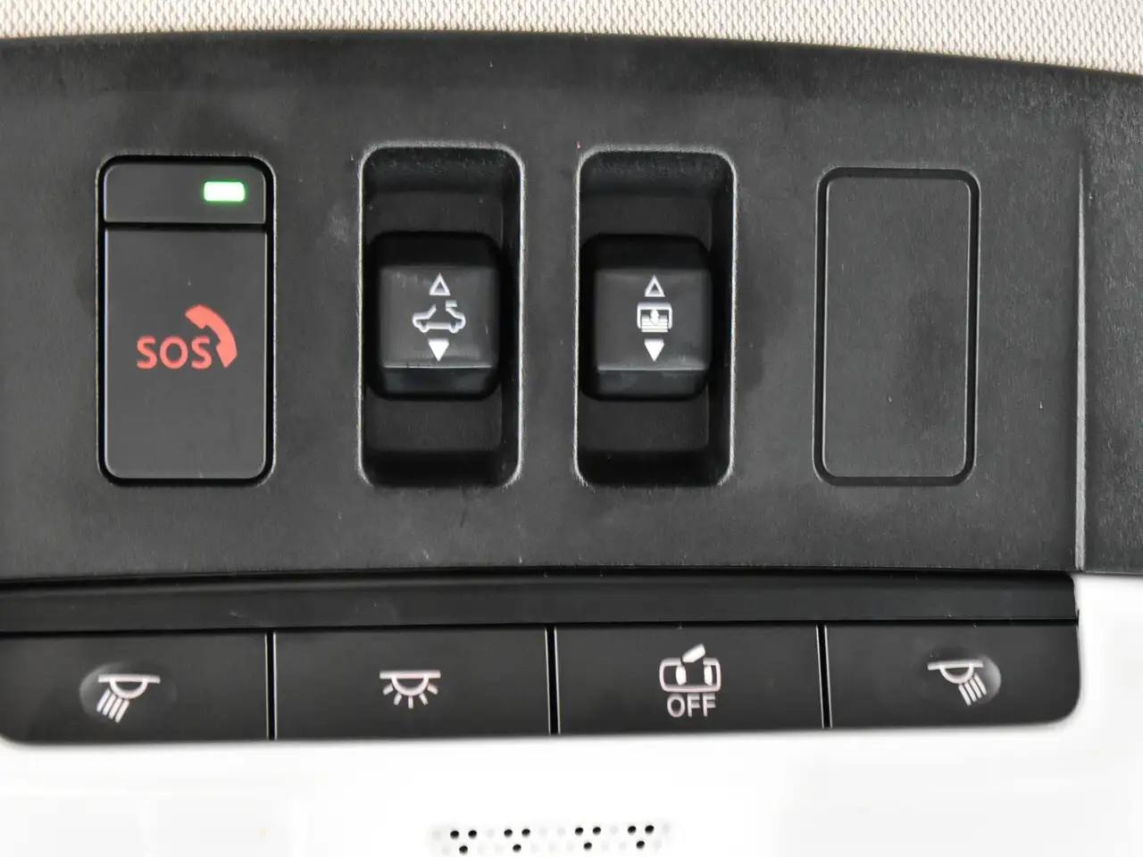 Nissan Pathfinder снимка Nissan Pathfinder