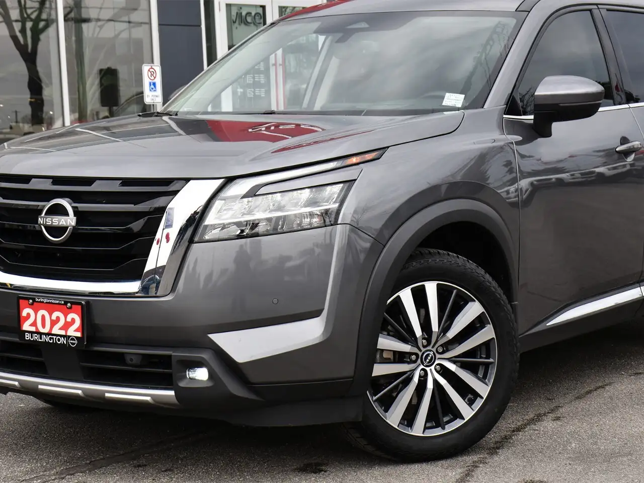 Nissan Pathfinder снимка Nissan Pathfinder