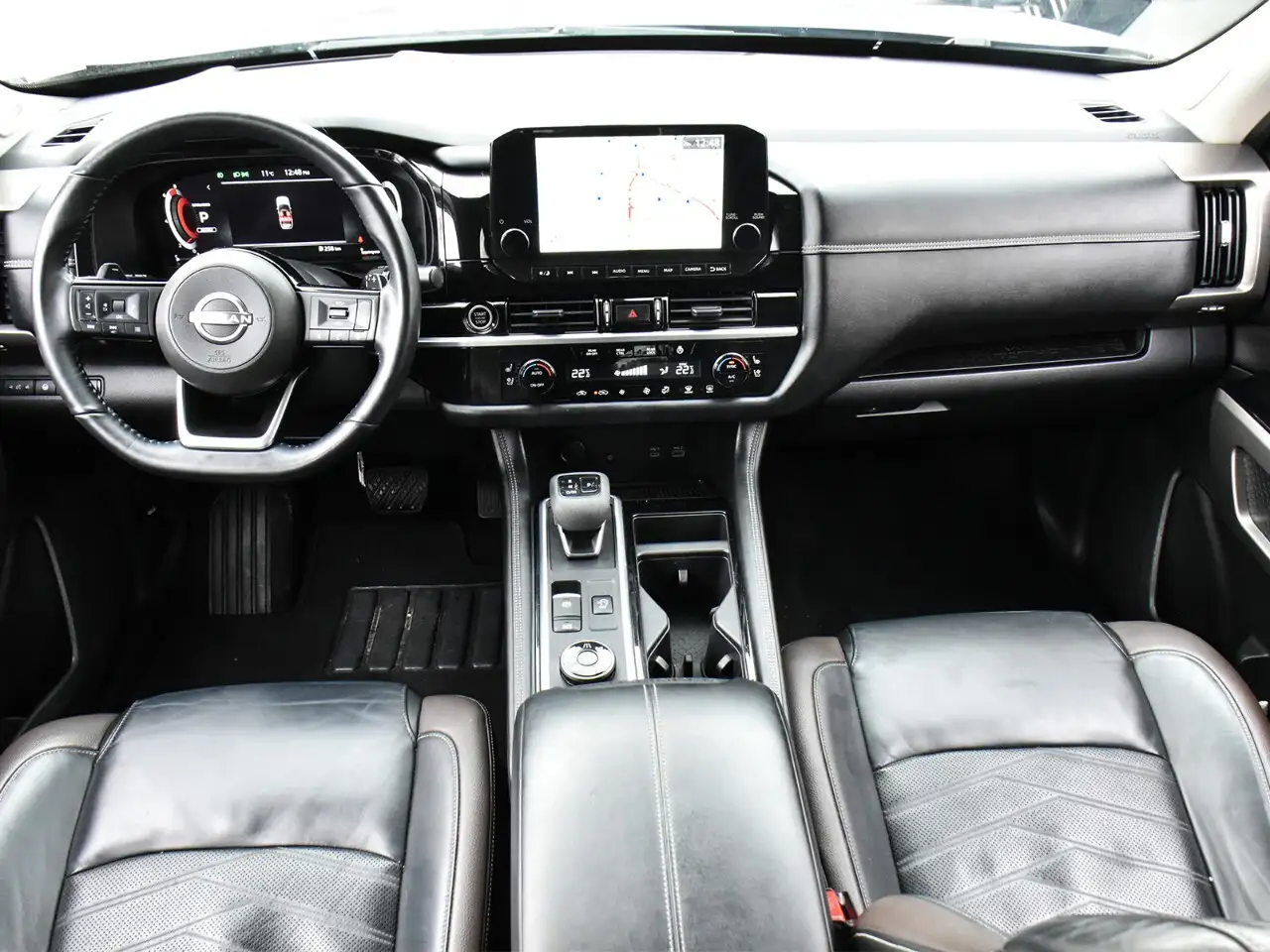 Nissan Pathfinder снимка Nissan Pathfinder