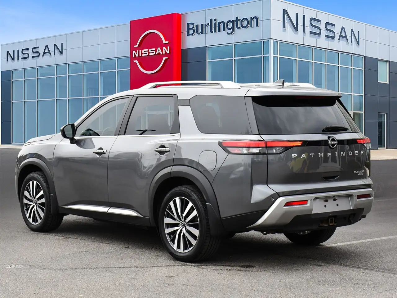 Nissan Pathfinder снимка Nissan Pathfinder