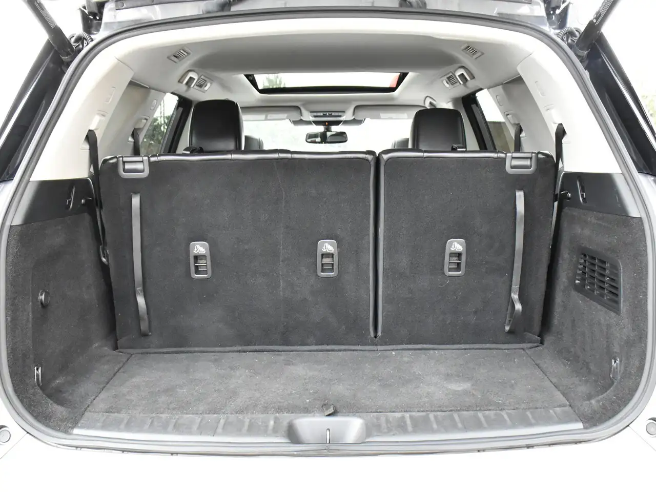 Nissan Pathfinder снимка Nissan Pathfinder