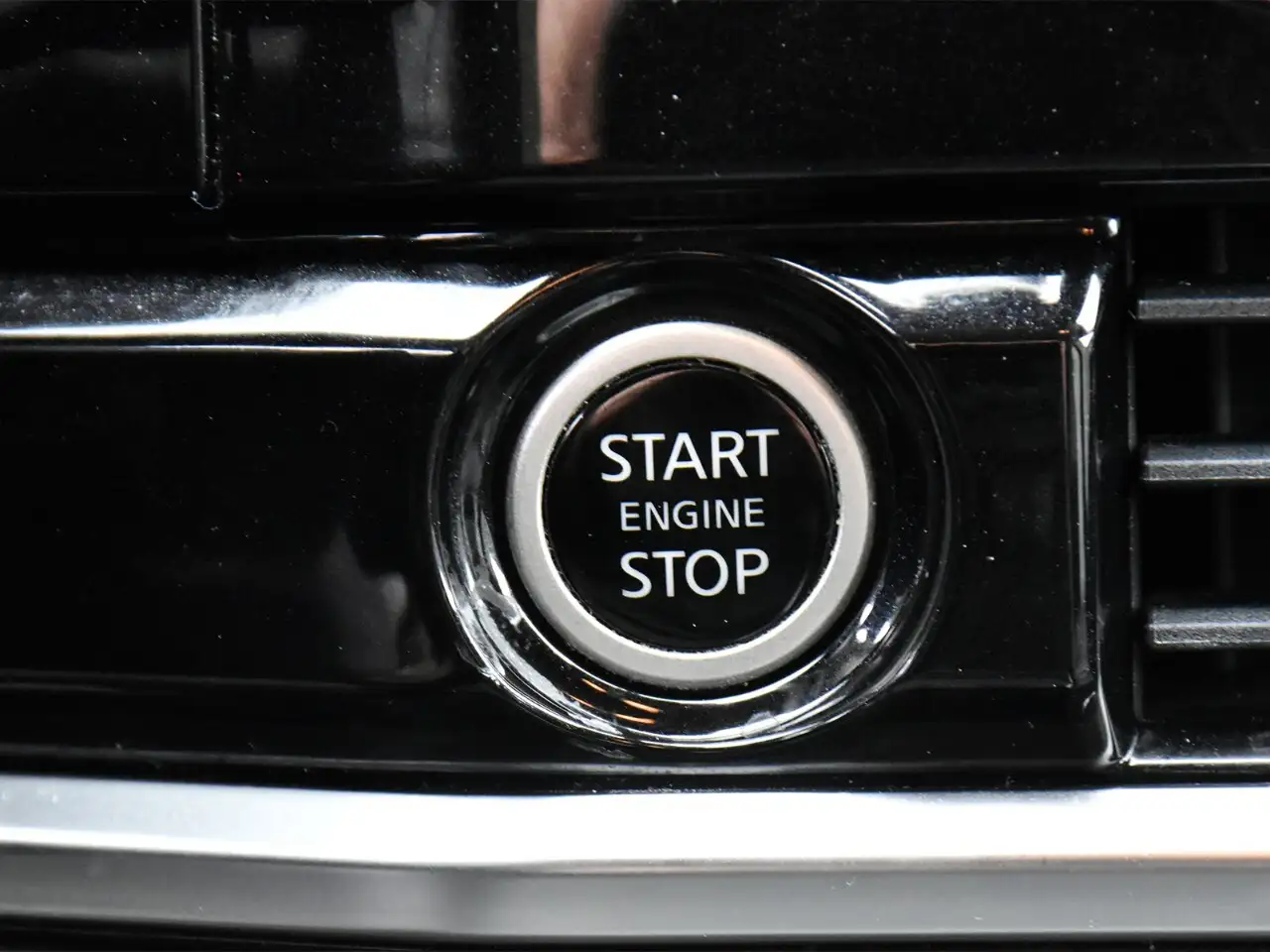 Nissan Pathfinder снимка Nissan Pathfinder