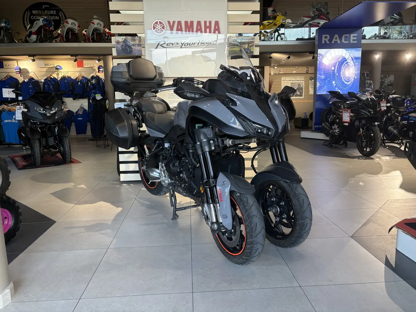 Yamaha Niken Gris - 2