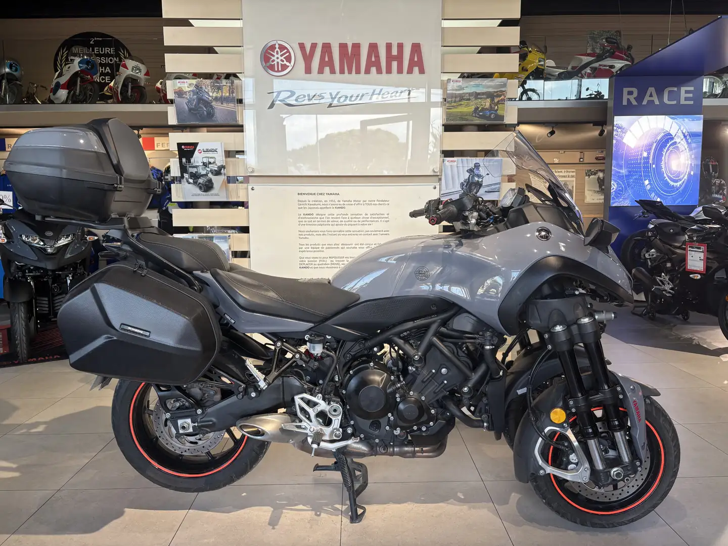 Yamaha Niken Gris - 1