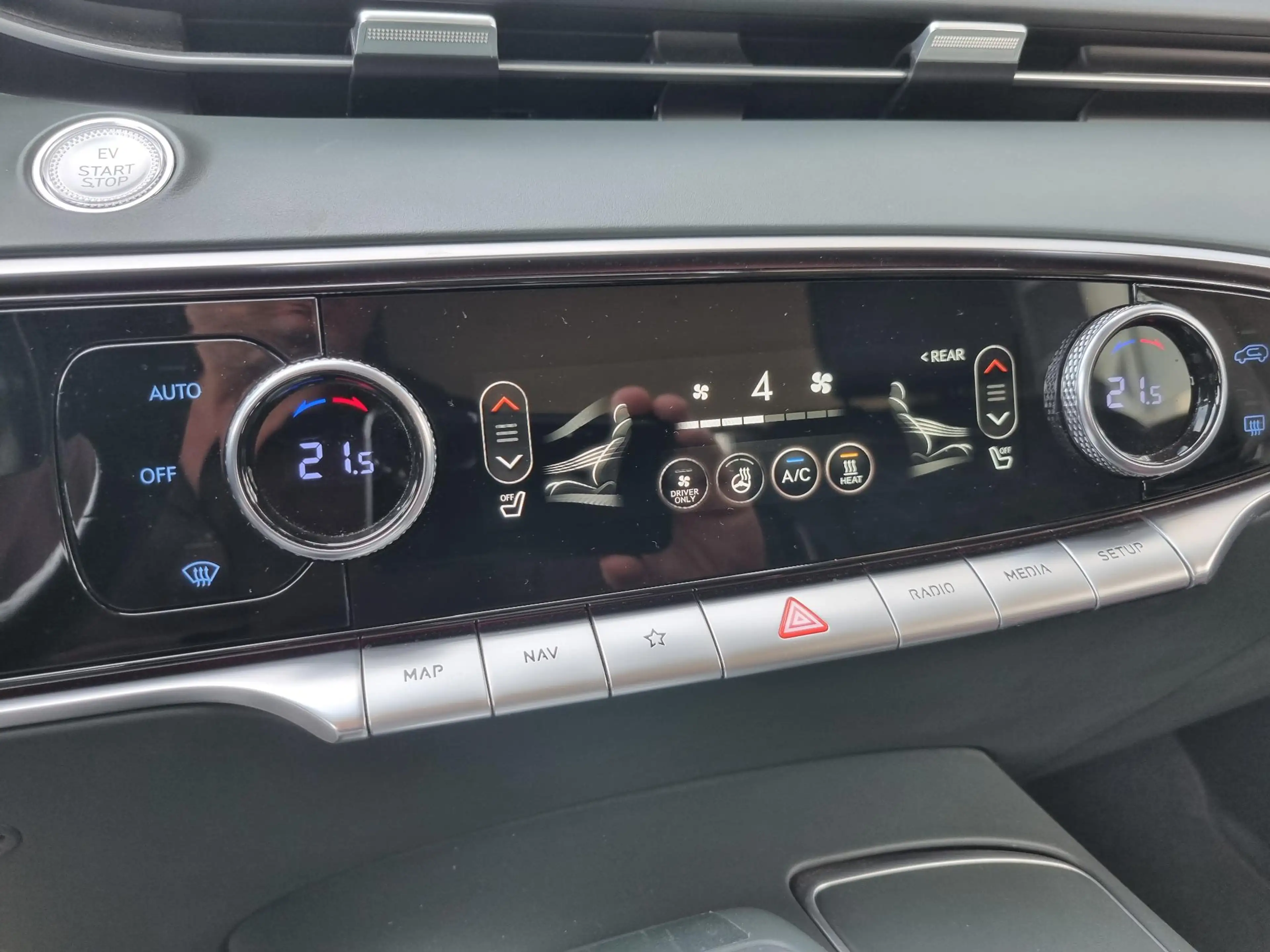 Genesis GV70 Electrified AWD Sport 490pk Dual Motor / NAPPA LEE — photo 16