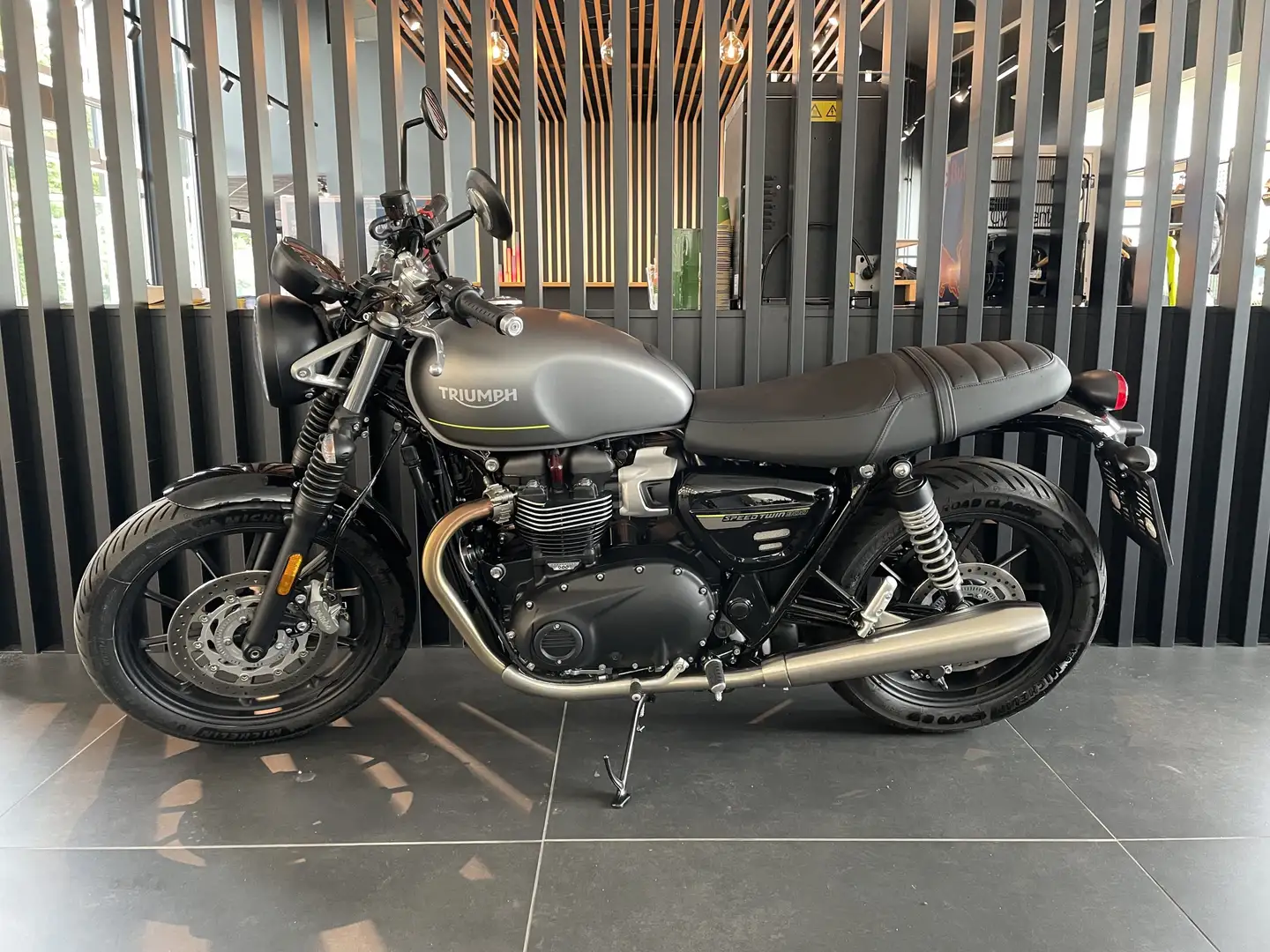Triumph Speed Twin 900 Grijs - 2