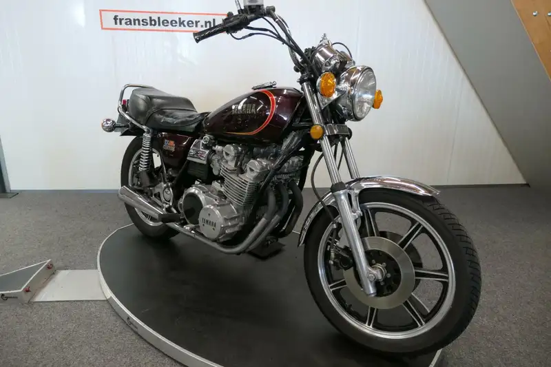 Yamaha XS 750 - foto 2
