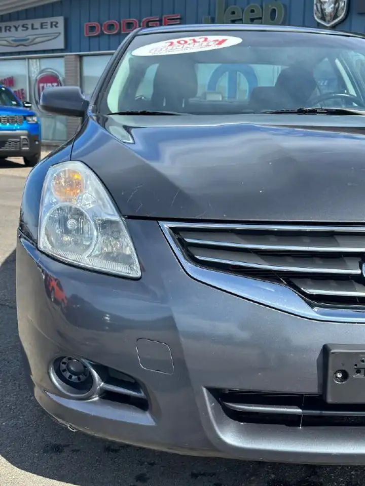 Nissan Altima снимка Nissan Altima