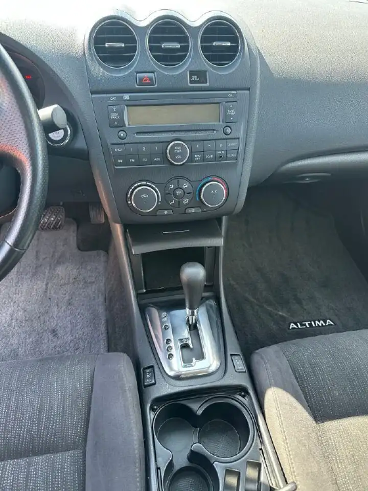 Nissan Altima снимка Nissan Altima