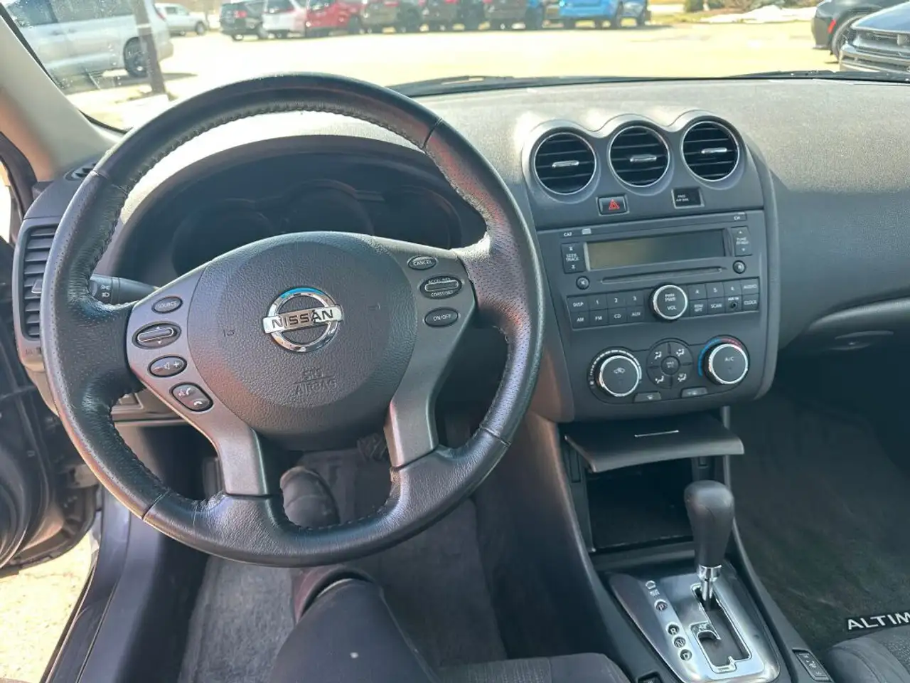 Nissan Altima снимка Nissan Altima