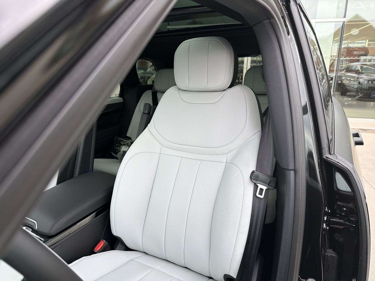 2026 Land Rover Range Rover Sport P400 Dynamic HSE thumb 8