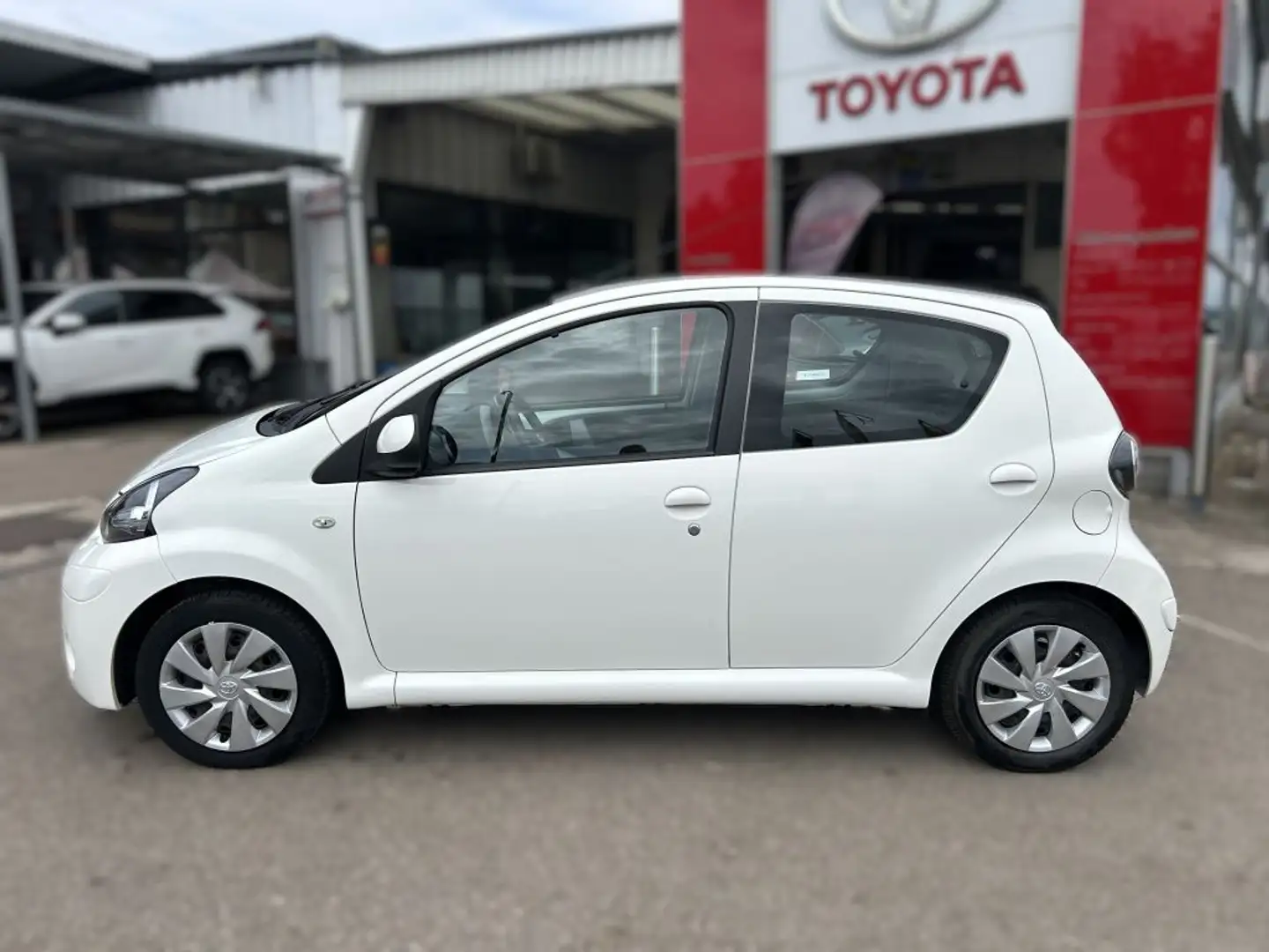 Toyota Aygo Cool White - 2