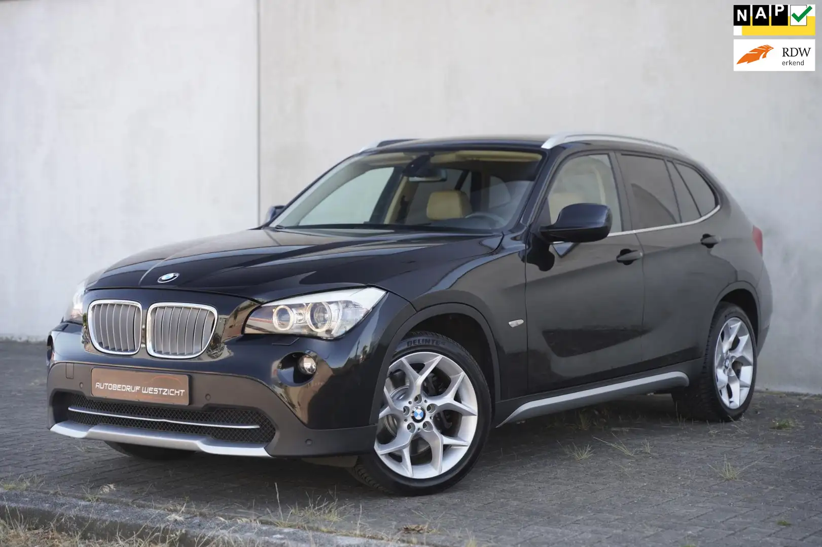BMW X1 XDrive28i Executive 6 cilinder Automaat, Leder, Xe Zwart - 1
