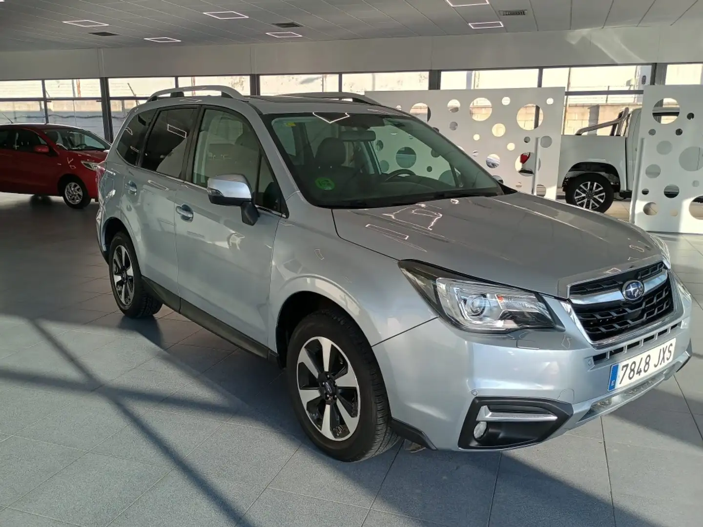 Subaru Forester 2.0i Executive 4.75 CVT Silber - 1