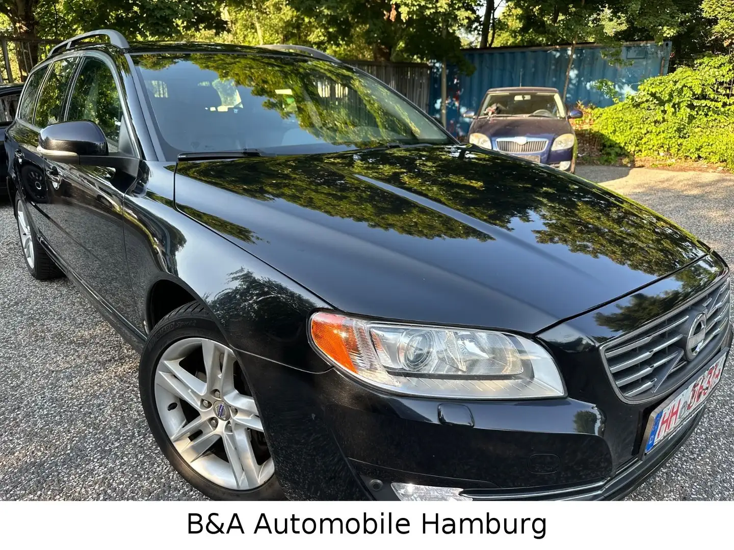Volvo V70 Kombi Momentum 2 Hand+Memory+Navi Schwarz - 2