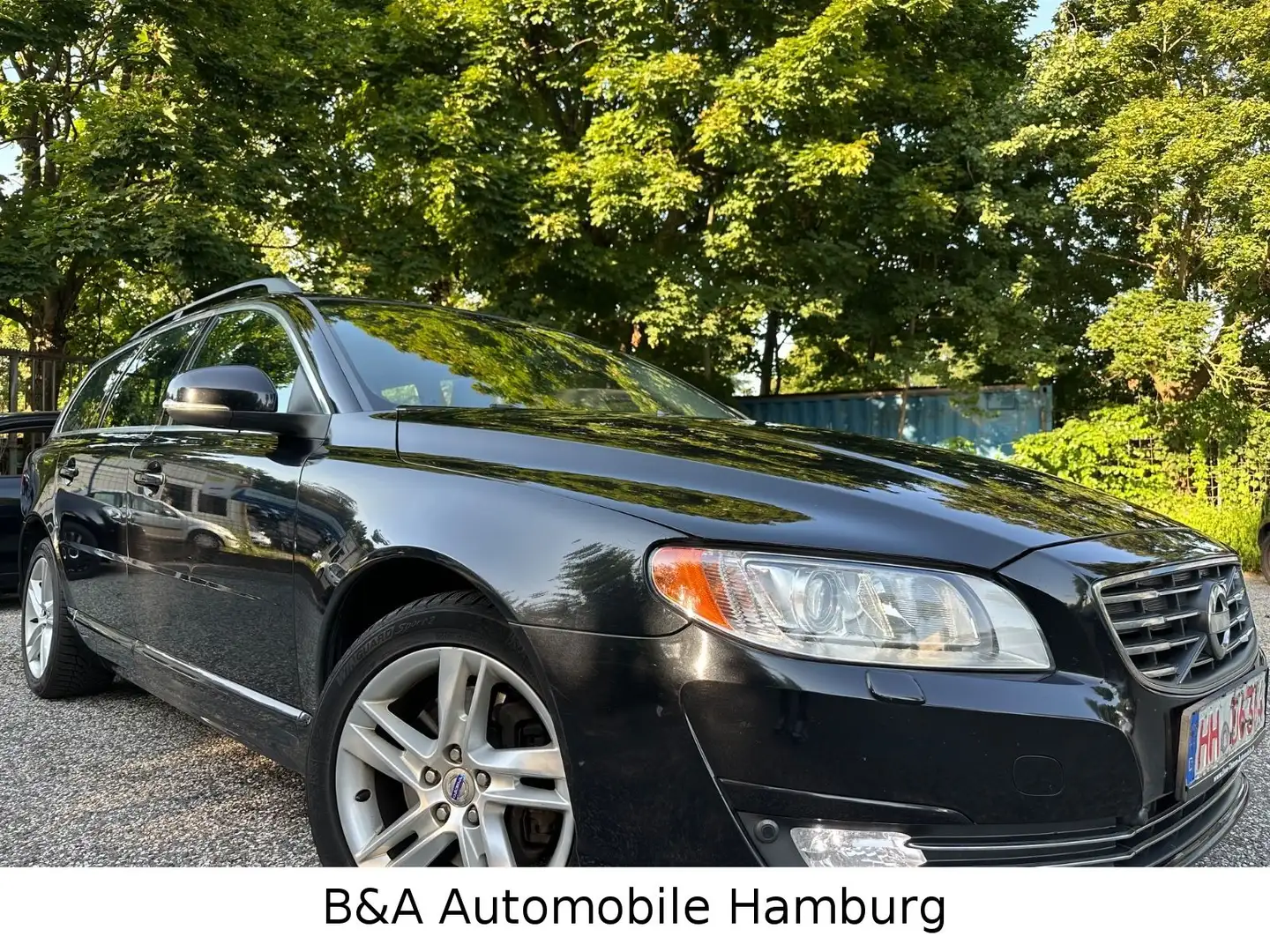 Volvo V70 Kombi Momentum 2 Hand+Memory+Navi Schwarz - 1